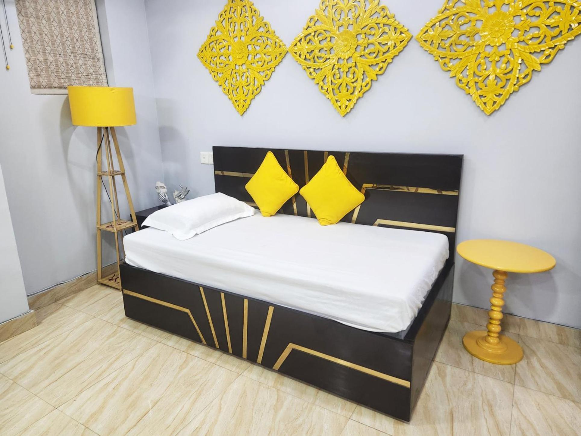 Spacious 1bhk Prime Location W/ 2 Baths New Delhi